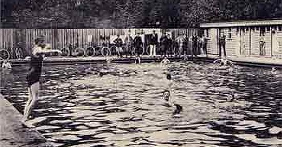Cirencester Open Air Swimming Pool in 1908.